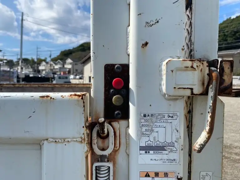 三菱 キャンター 小型 平ボディ パワーゲート 床鉄板の中古トラック画像9