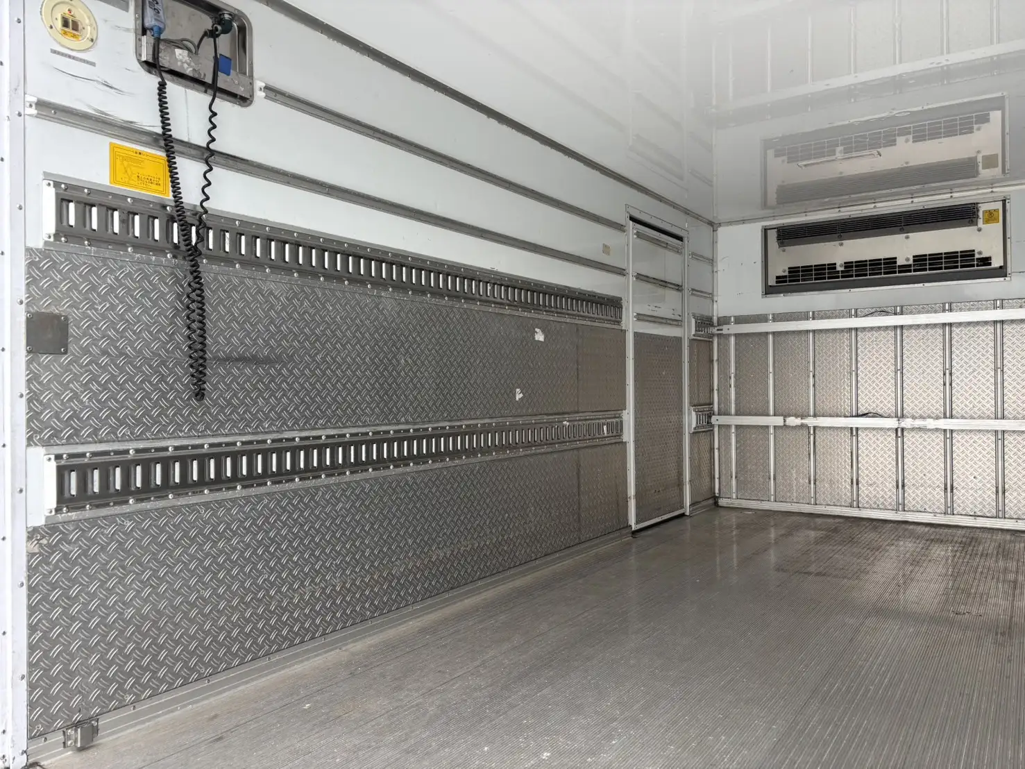 いすゞ エルフ 小型 冷凍冷蔵 低温 パワーゲートの中古トラック画像7