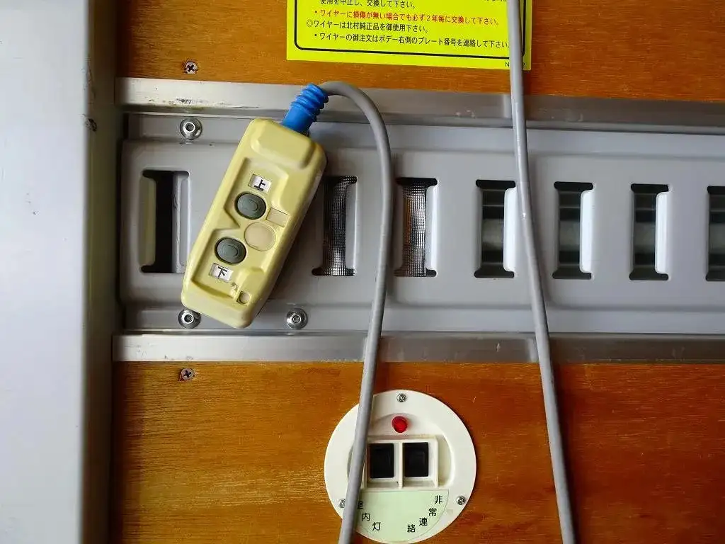 トヨタ トヨエース 小型 アルミバン パワーゲート サイドドアの中古トラック画像6