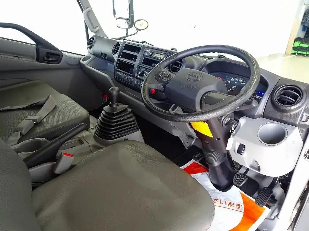 日野 デュトロ 小型 平ボディ 2RG-XZU710M R2の中古トラック画像9
