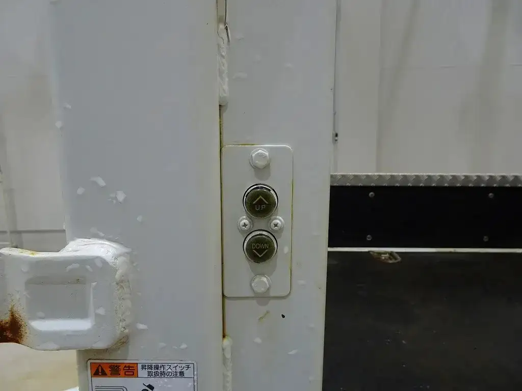 いすゞ エルフ 小型 平ボディ Wキャブ パワーゲートの中古トラック画像8