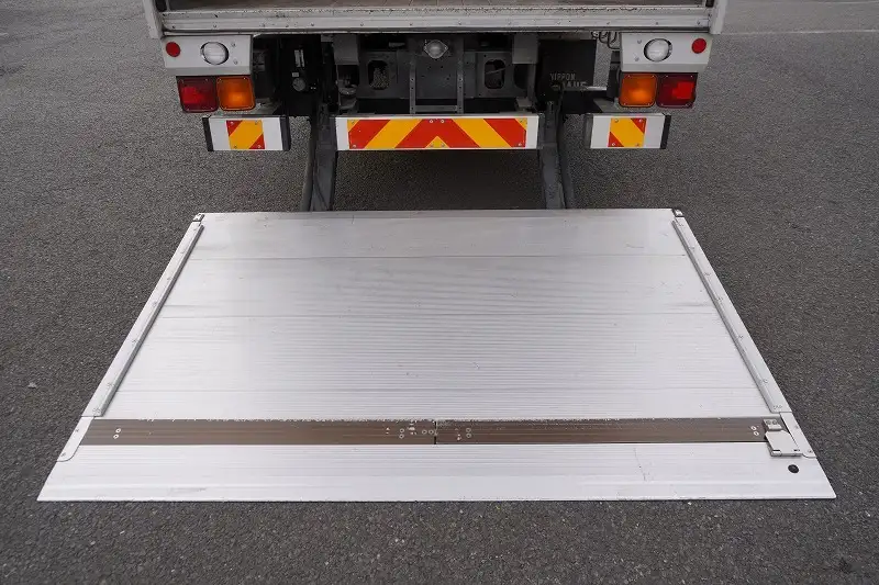 いすゞ フォワード 中型/増トン アルミバン パワーゲート ベッドの中古トラック画像7