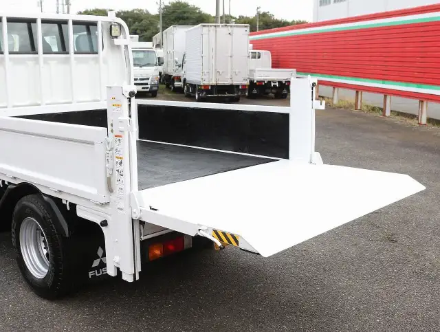 三菱 キャンター 小型 平ボディ Wキャブ パワーゲートの中古トラック画像8