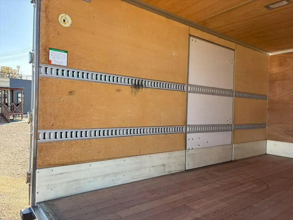 いすゞ エルフ 小型 アルミバン サイドドア 2RG-NPR88YNの中古トラック画像9