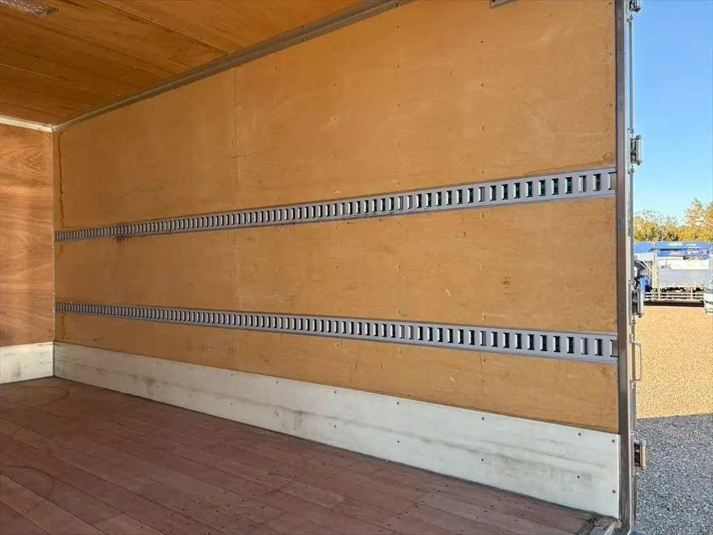 いすゞ エルフ 小型 アルミバン サイドドア 2RG-NPR88YNの中古トラック画像10