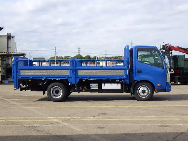 日野 デュトロ 小型 平ボディ パワーゲート 床鉄板の中古トラック画像2