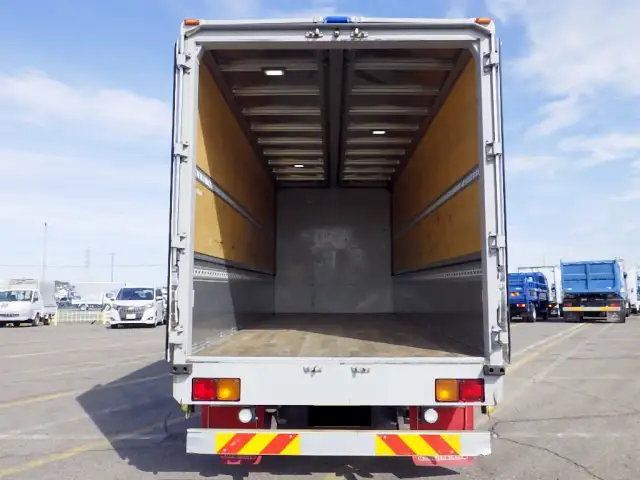 いすゞ フォワード 中型/増トン ウイング エアサス ベッドの中古トラック画像4