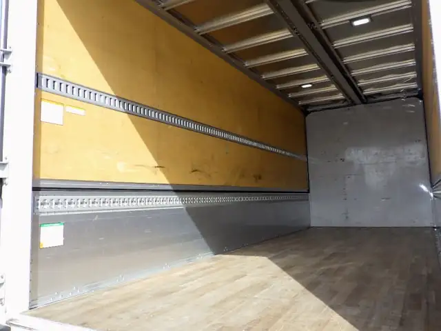 いすゞ フォワード 中型/増トン ウイング エアサス ベッドの中古トラック画像5