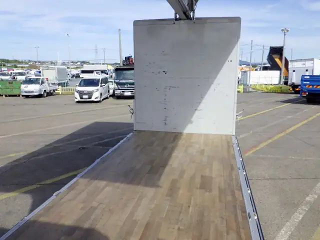 いすゞ フォワード 中型/増トン ウイング エアサス ベッドの中古トラック画像8