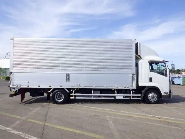 いすゞ フォワード 中型/増トン ウイング エアサス ベッドの中古トラック画像2