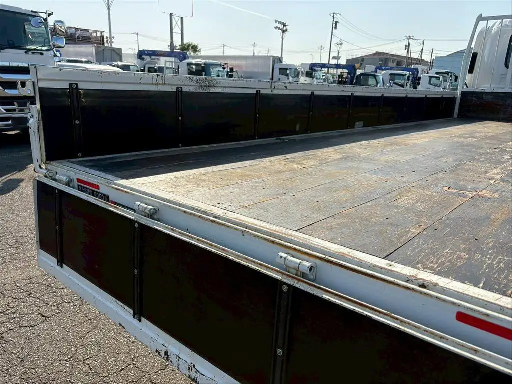 いすゞ フォワード 中型/増トン 平ボディ ベッド 2PG-FRR90S2の中古トラック画像9