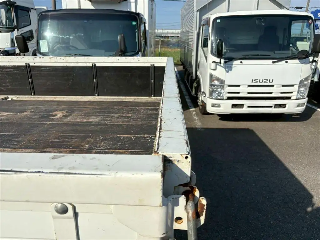 いすゞ フォワード 中型/増トン 平ボディ ベッド 2PG-FRR90S2の中古トラック画像11