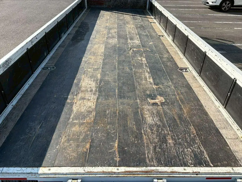 いすゞ フォワード 中型/増トン 平ボディ ベッド 2PG-FRR90S2の中古トラック画像8