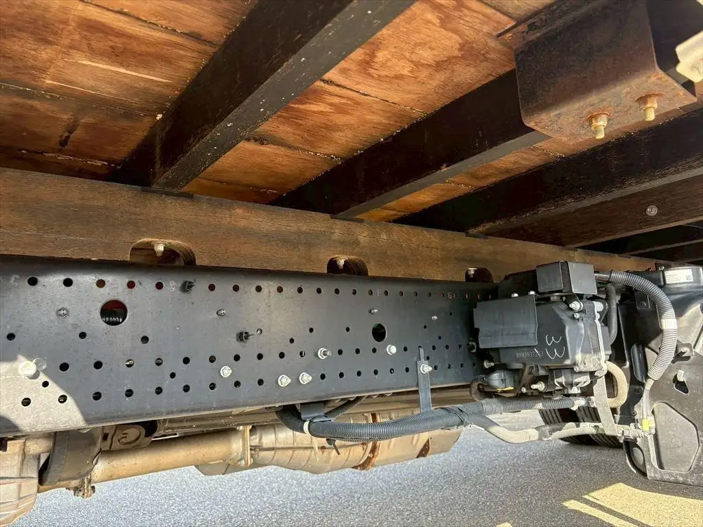 いすゞ フォワード 中型/増トン 平ボディ ベッド 2PG-FRR90S2の中古トラック画像18