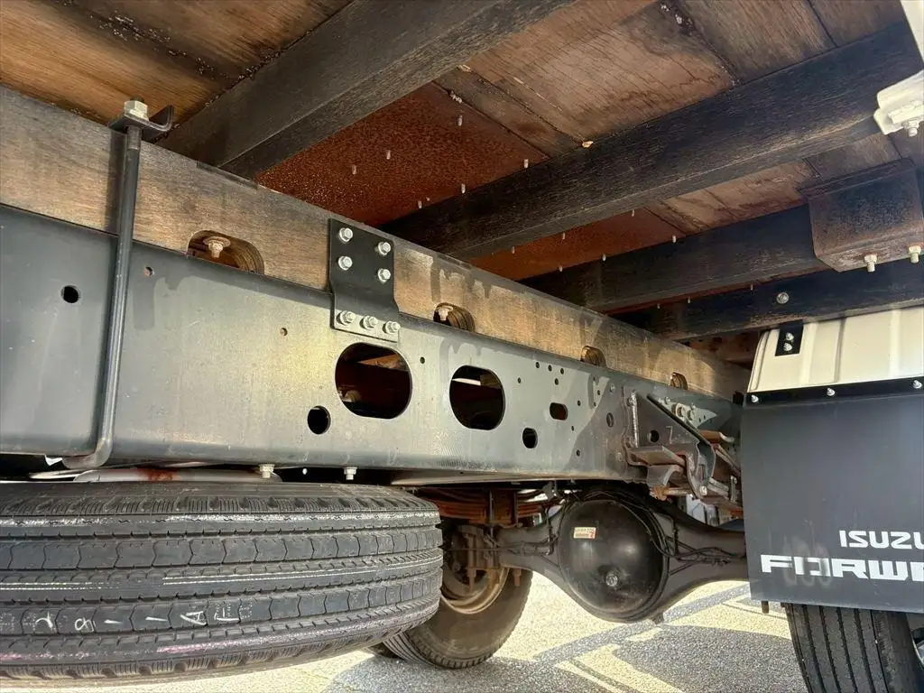 いすゞ フォワード 中型/増トン 平ボディ ベッド 2PG-FRR90S2の中古トラック画像16