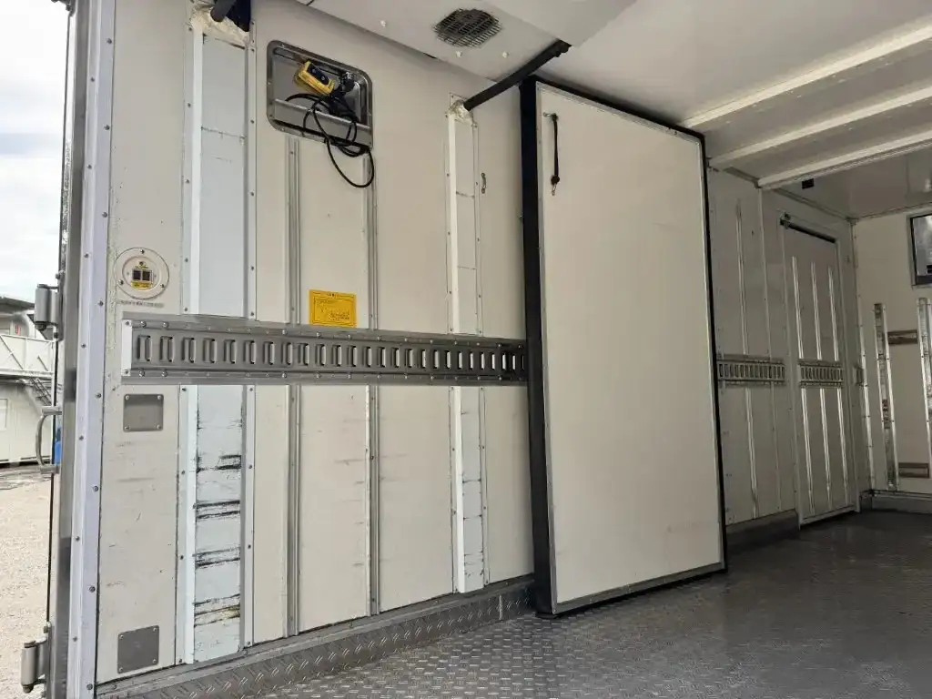 いすゞ エルフ 小型 冷凍冷蔵 低温 パワーゲートの中古トラック画像9