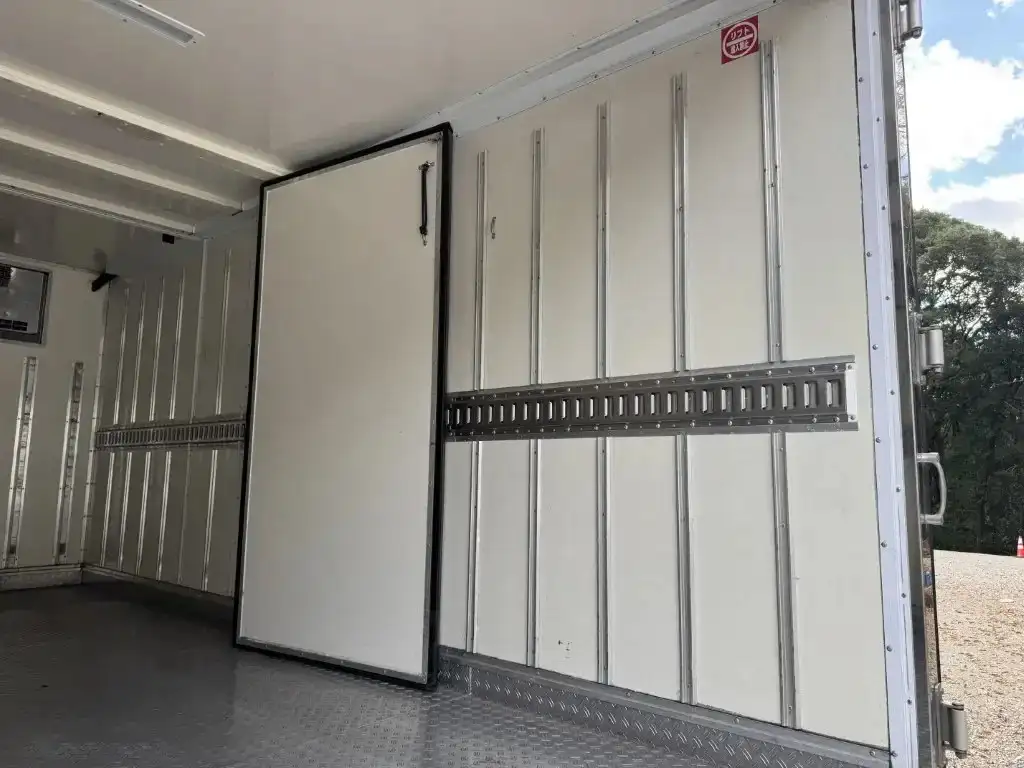 いすゞ エルフ 小型 冷凍冷蔵 低温 パワーゲートの中古トラック画像10