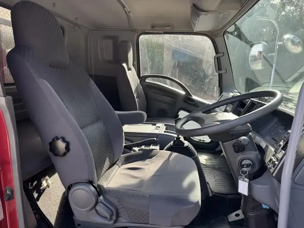 いすゞ フォワード 中型/増トン 平ボディ アルミブロック エアサスの中古トラック画像11