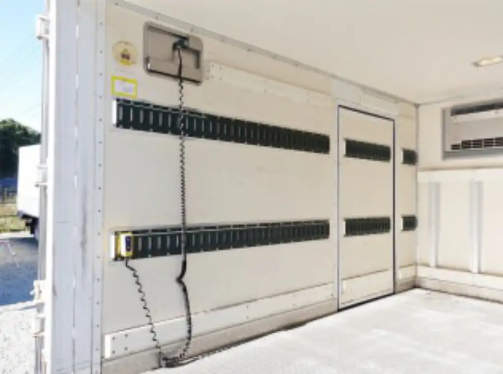 三菱 キャンター 小型 冷凍冷蔵 低温 パワーゲートの中古トラック画像10