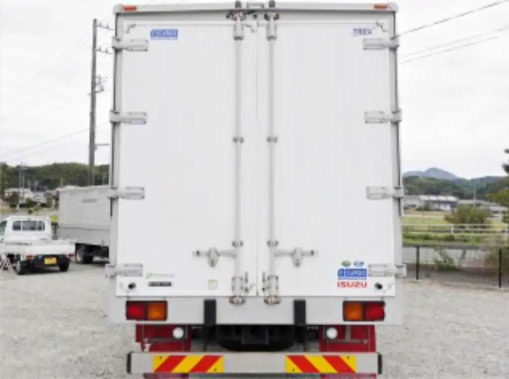 いすゞ フォワード 中型/増トン ウイング エアサス ベッドの中古トラック画像4