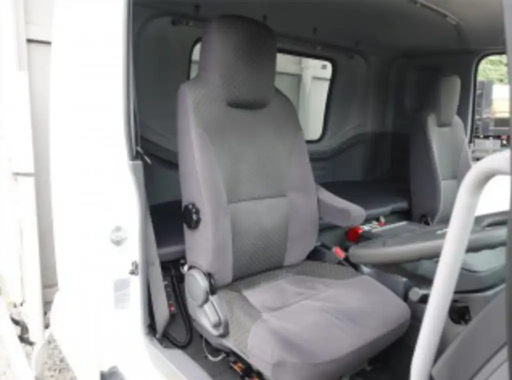 いすゞ フォワード 中型/増トン ウイング エアサス ベッドの中古トラック画像10