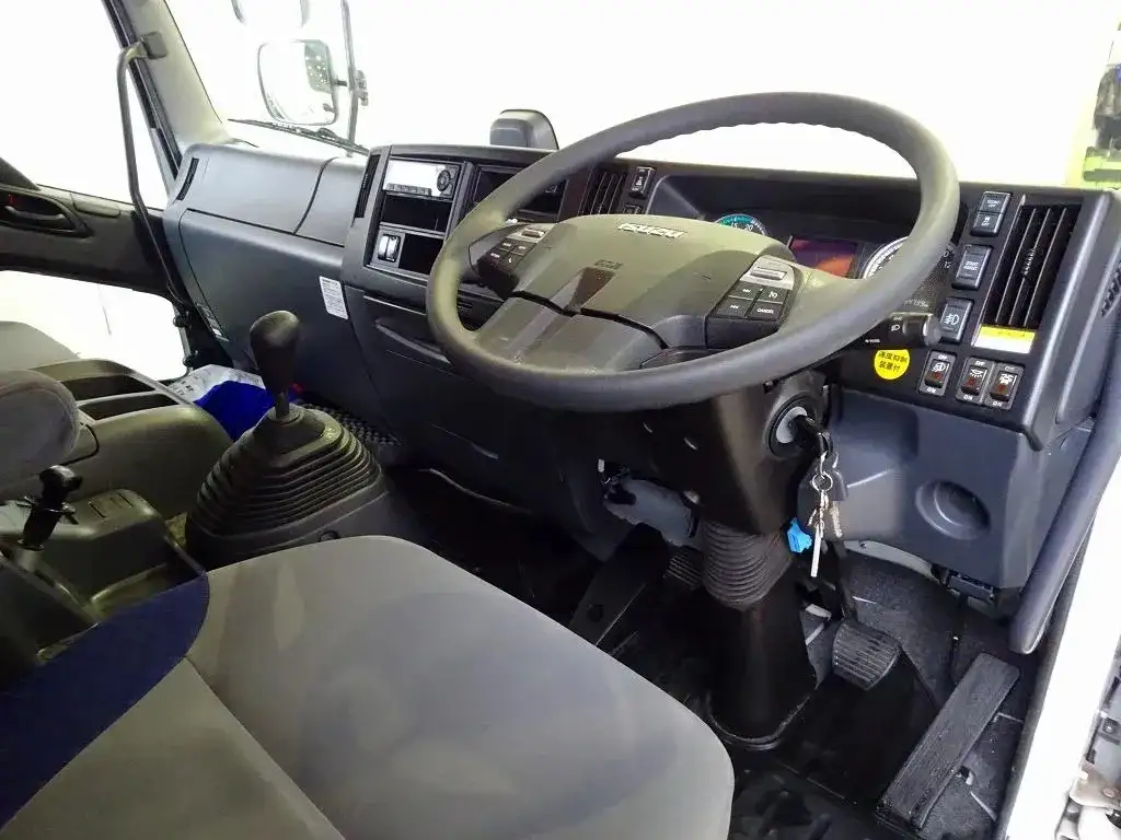 いすゞ フォワード 中型/増トン ウイング エアサス ベッドの中古トラック画像10