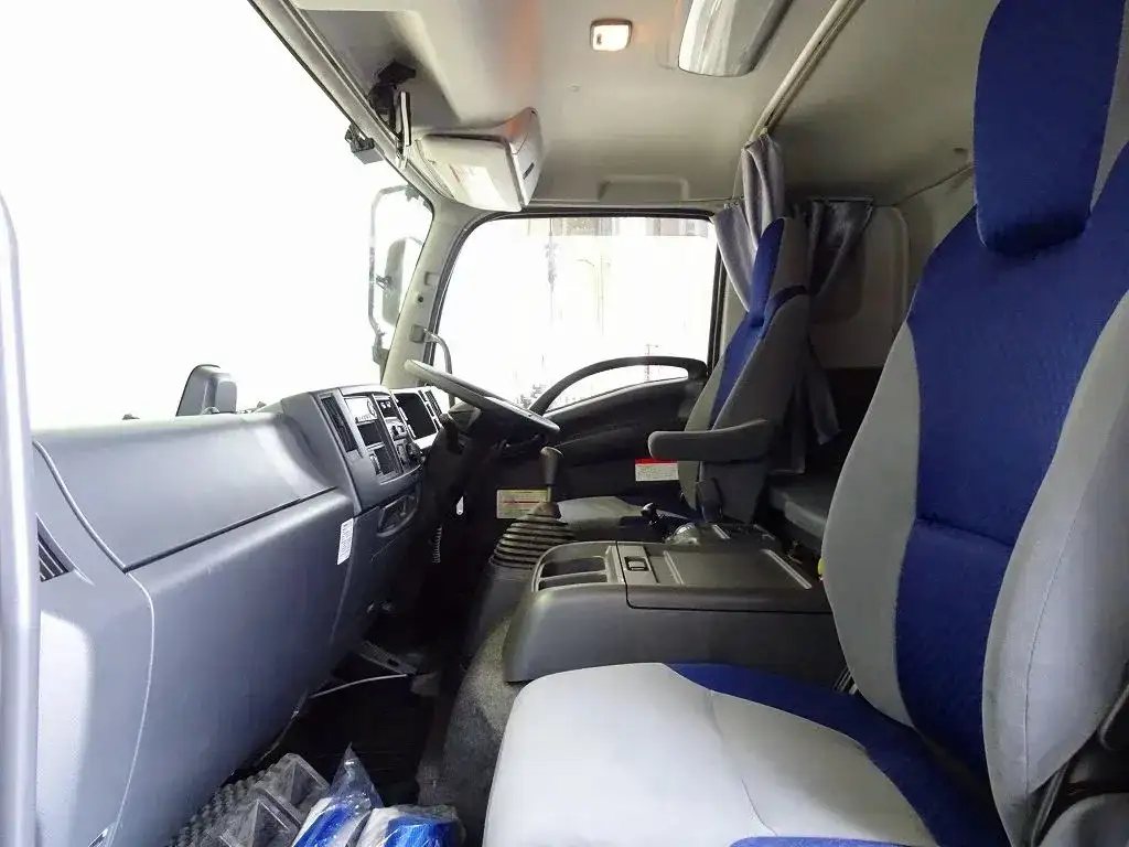 いすゞ フォワード 中型/増トン ウイング エアサス ベッドの中古トラック画像11