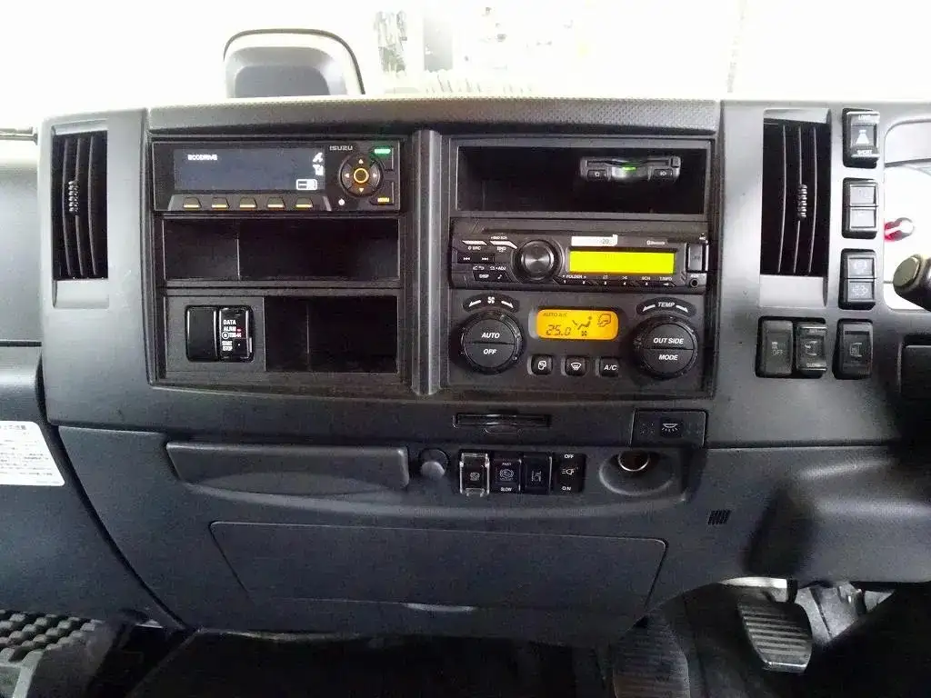 いすゞ フォワード 中型/増トン ウイング エアサス ベッドの中古トラック画像15