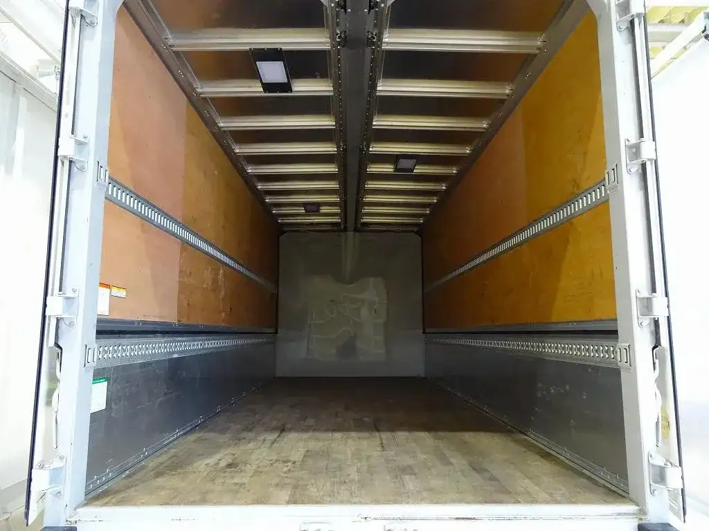 いすゞ フォワード 中型/増トン ウイング エアサス ベッドの中古トラック画像4