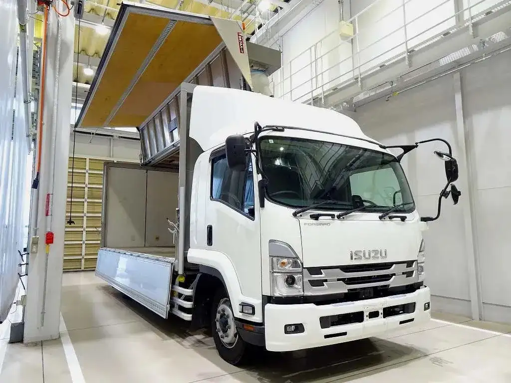 いすゞ フォワード 中型/増トン ウイング エアサス ベッドの中古トラック画像5