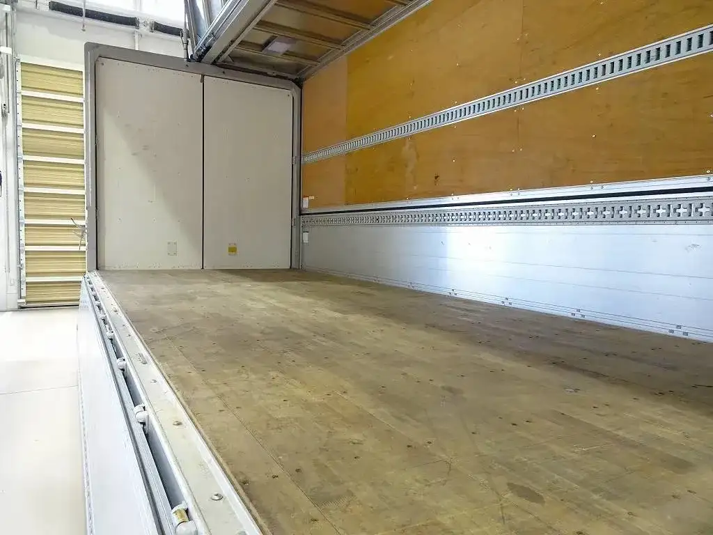 いすゞ フォワード 中型/増トン ウイング エアサス ベッドの中古トラック画像7