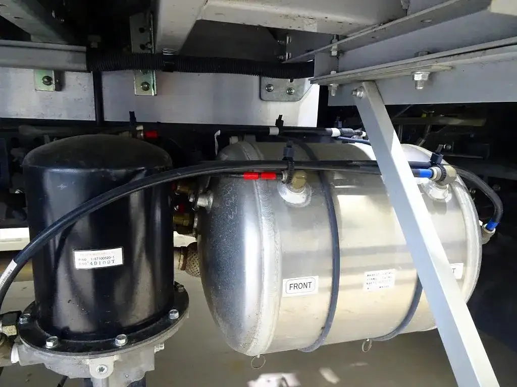 いすゞ フォワード 中型/増トン ウイング エアサス ベッドの中古トラック画像18