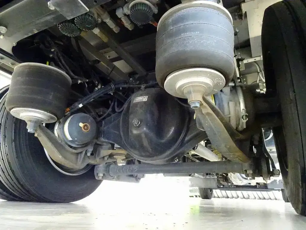 いすゞ フォワード 中型/増トン ウイング エアサス ベッドの中古トラック画像19