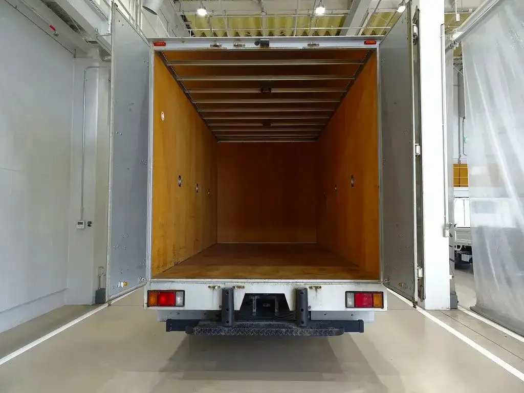 いすゞ エルフ 小型 アルミバン 3枚観音 2RG-NPS88ANの中古トラック画像3