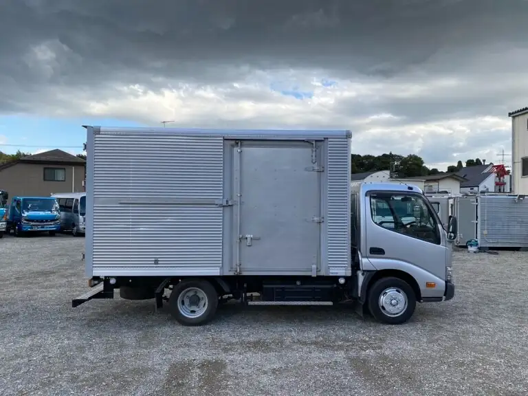 トヨタ ダイナ 小型 アルミバン サイドドア 3枚観音の中古トラック画像4