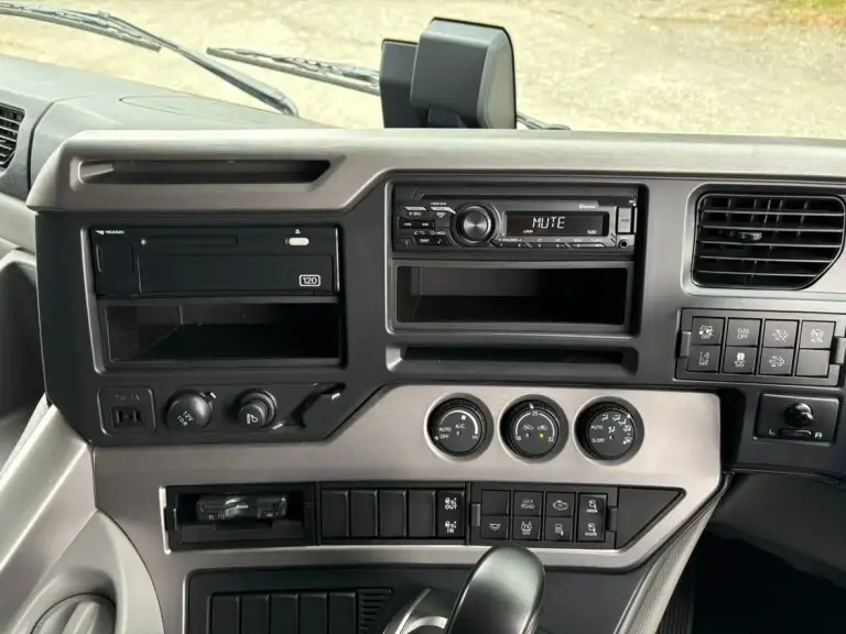 日産UD クオン 大型 ウイング エアサス 2PG-CG4FAの中古トラック画像12