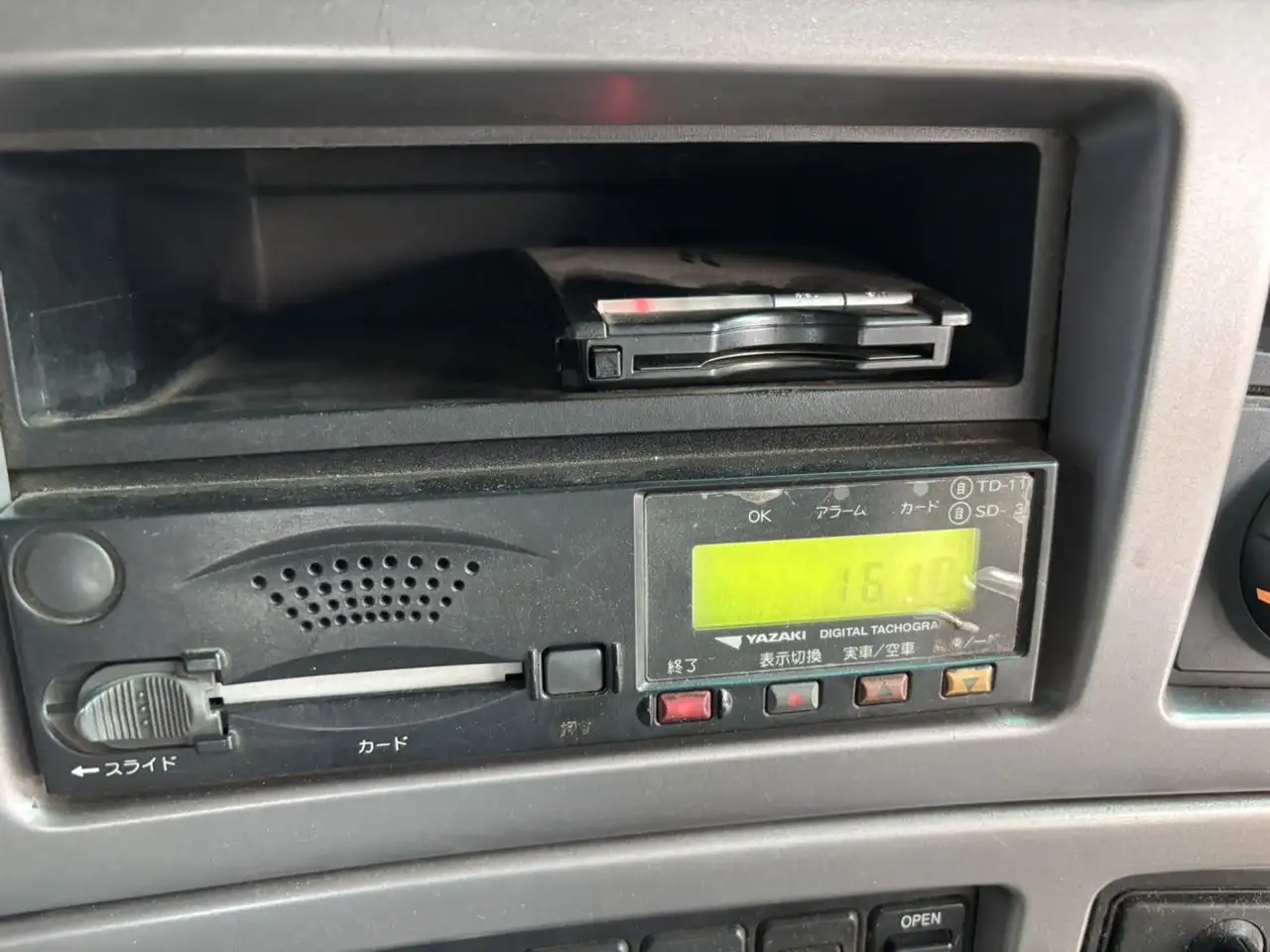 日産UD クオン 大型 トラクター 1デフ ベッドの中古トラック画像14