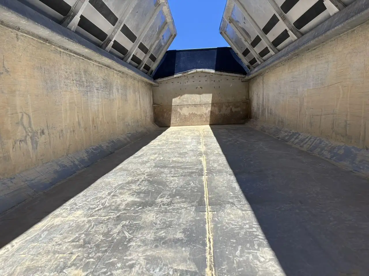 三菱 スーパーグレート 大型 ダンプ 土砂禁 天蓋付きの中古トラック画像9