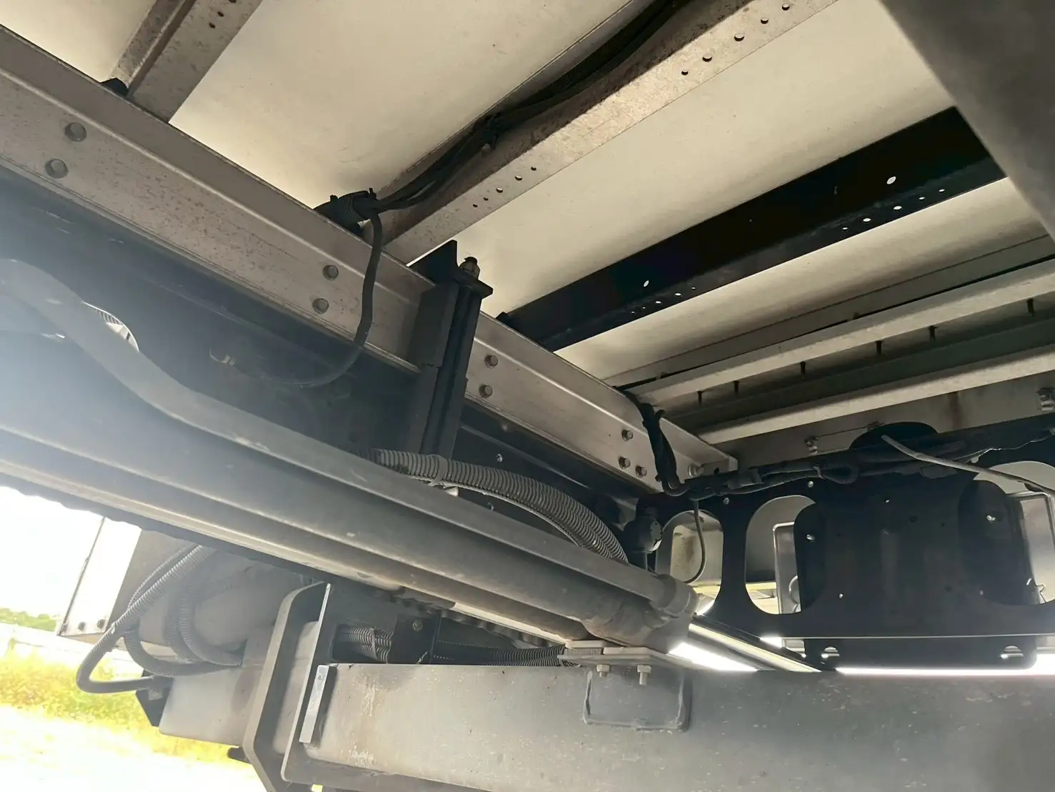 三菱 ファイター 中型/増トン ウイング パワーゲート ベッドの中古トラック画像18