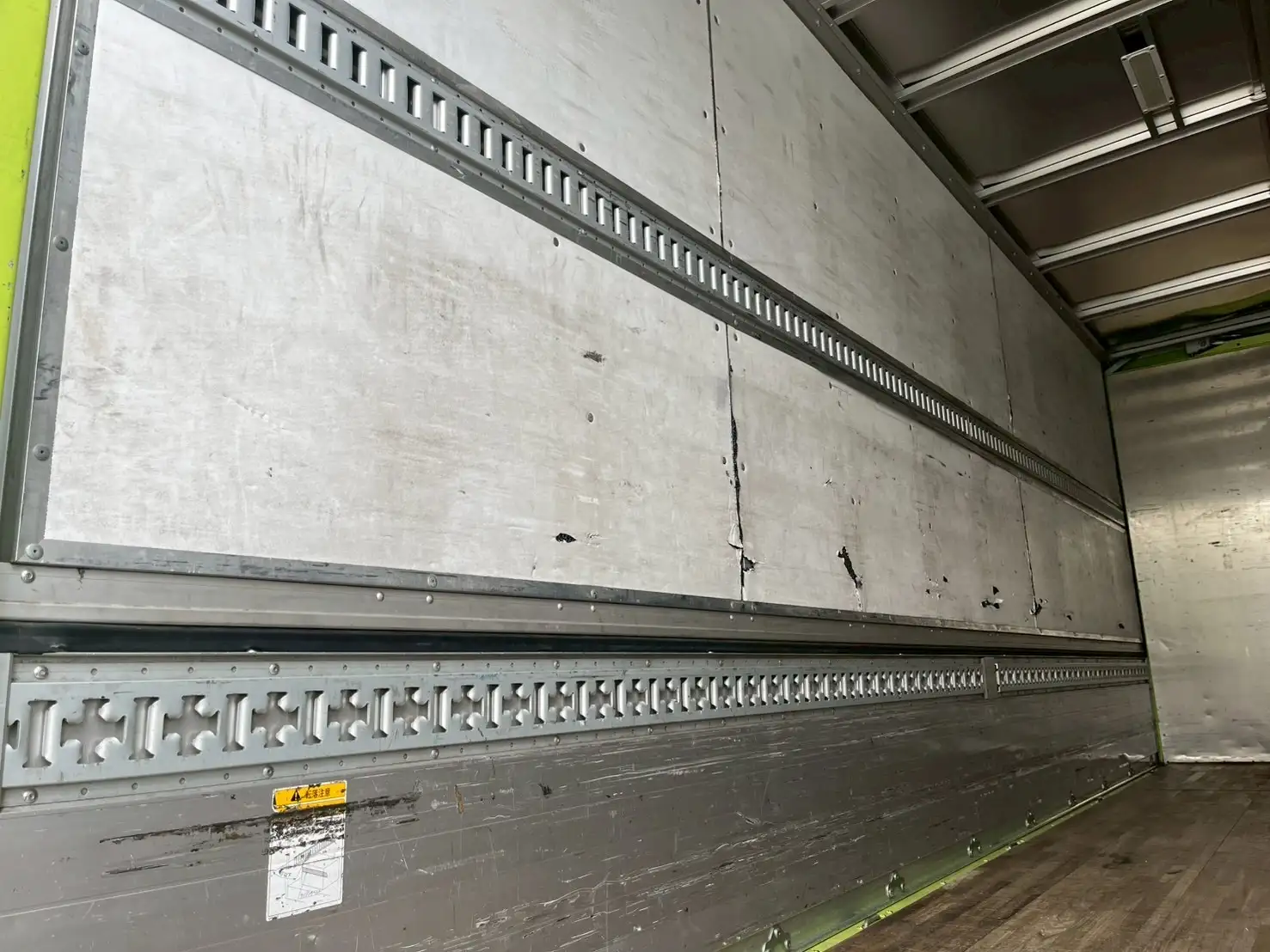 三菱 ファイター 中型/増トン ウイング パワーゲート ベッドの中古トラック画像6