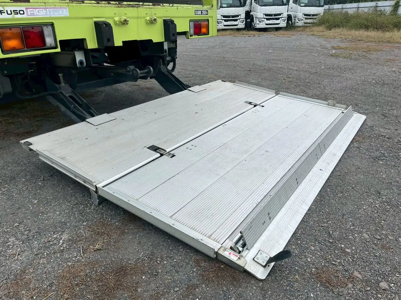 三菱 ファイター 中型/増トン ウイング パワーゲート ベッドの中古トラック画像10