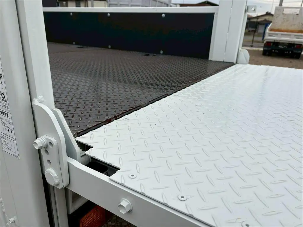 三菱 キャンター 小型 平ボディ パワーゲート 床鉄板の中古トラック画像11