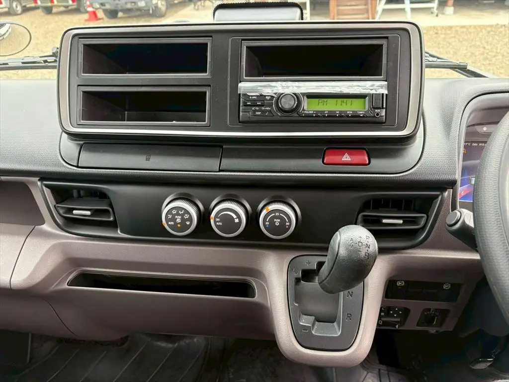 三菱 キャンター 小型 平ボディ パワーゲート 床鉄板の中古トラック画像16