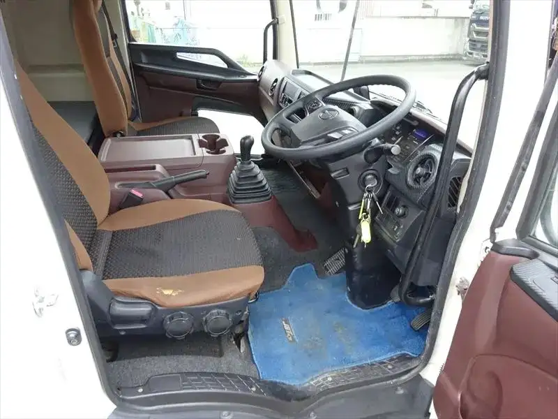 日野 レンジャー 中型/増トン 平ボディ ベッド 2KG-FD2ABAの中古トラック画像11