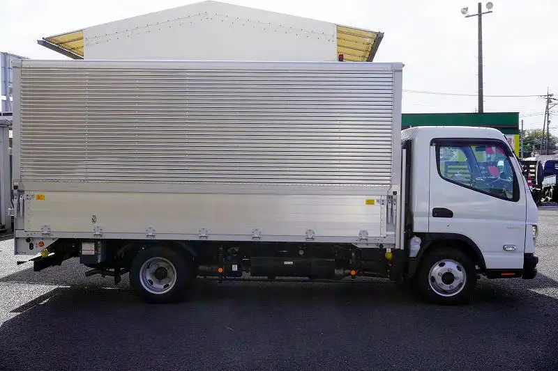 三菱 キャンター 小型 ウイング 2RG-FEB50 R5の中古トラック画像2