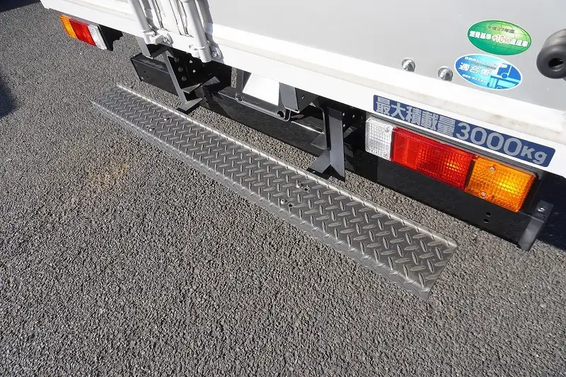 三菱 キャンター 小型 アルミバン サイドドア 2RG-FEAV0の中古トラック画像8