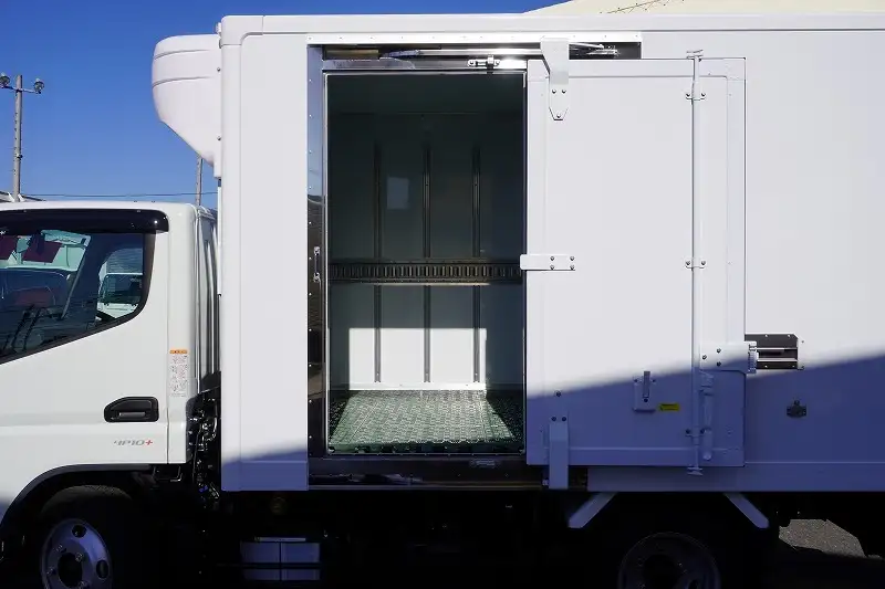 三菱 キャンター 小型 冷凍冷蔵 低温 床ステンの中古トラック画像10
