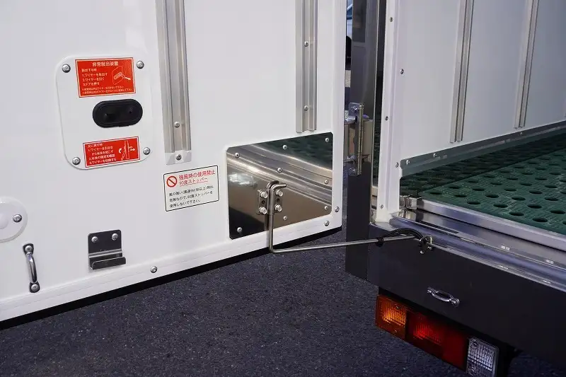 三菱 キャンター 小型 冷凍冷蔵 低温 床ステンの中古トラック画像8