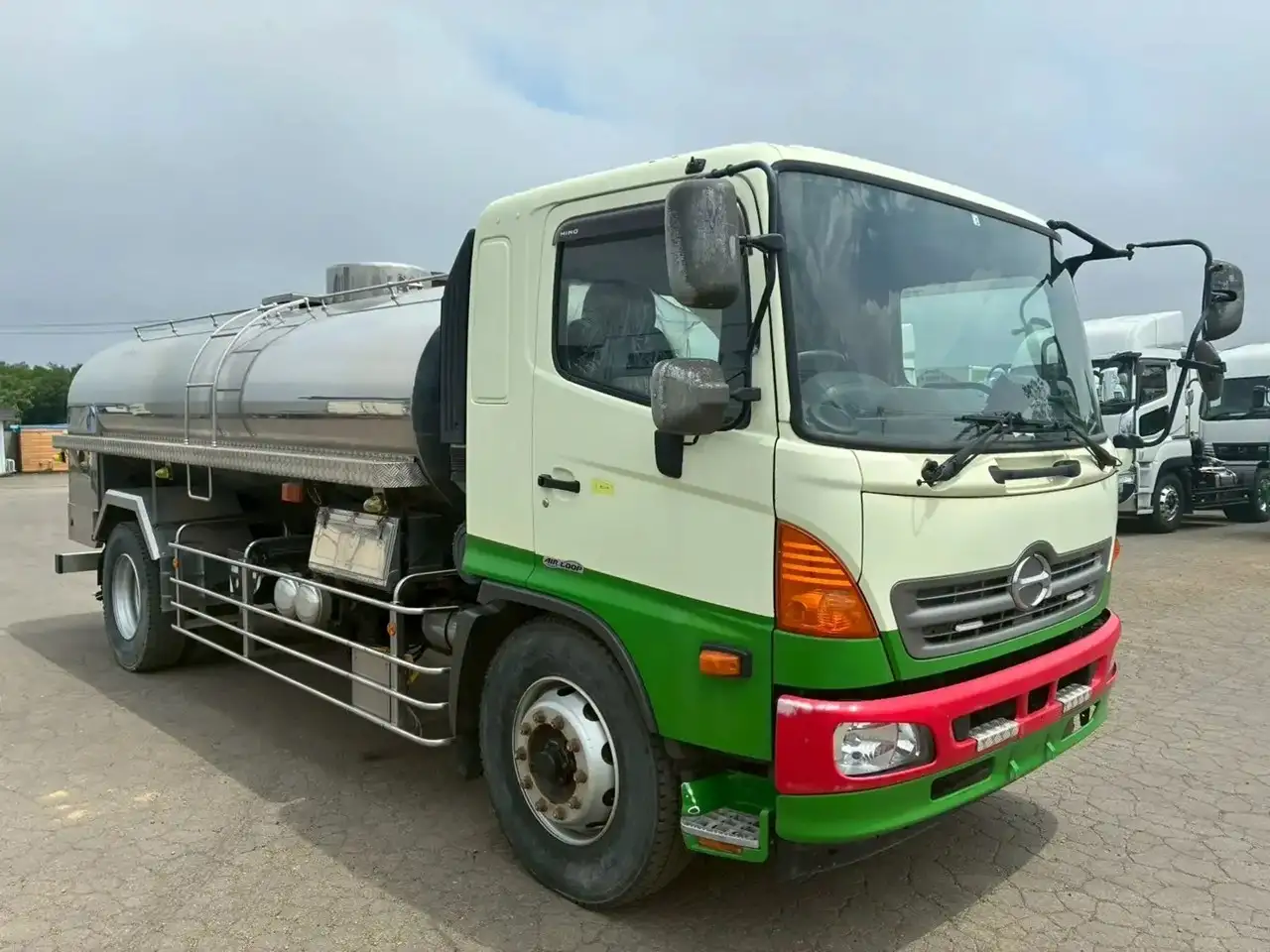 日野 レンジャー 中型/増トン タンク車 ローリー LDG-FG8JKAAの中古トラック画像2