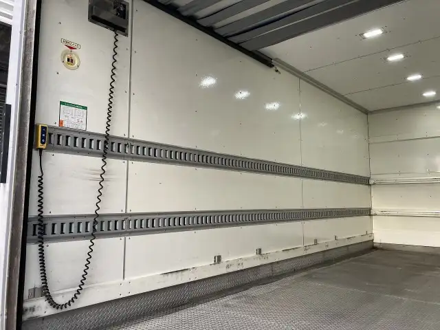 日野 デュトロ 小型 アルミバン パワーゲート シャッター式の中古トラック画像7